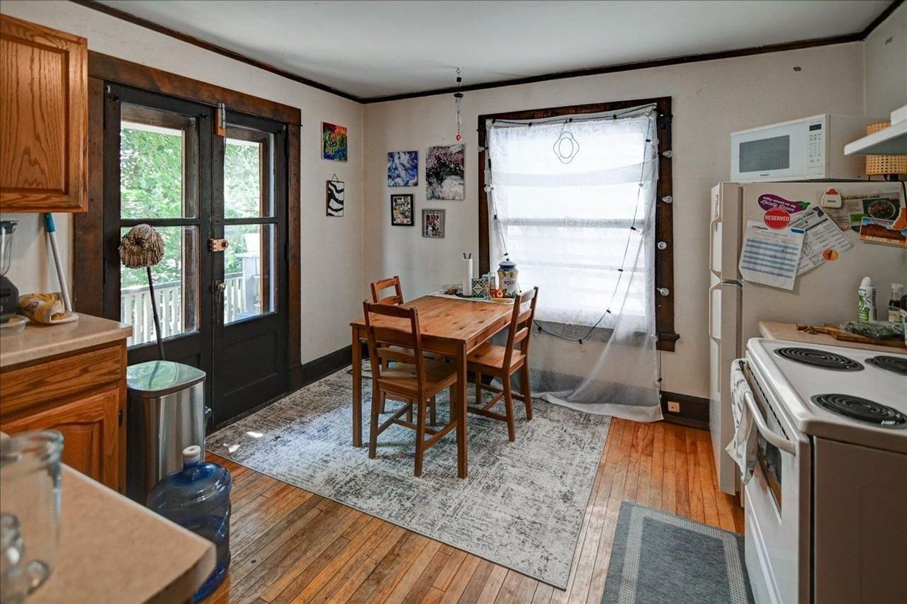 416 Castle Pl - Photo 3 of 23