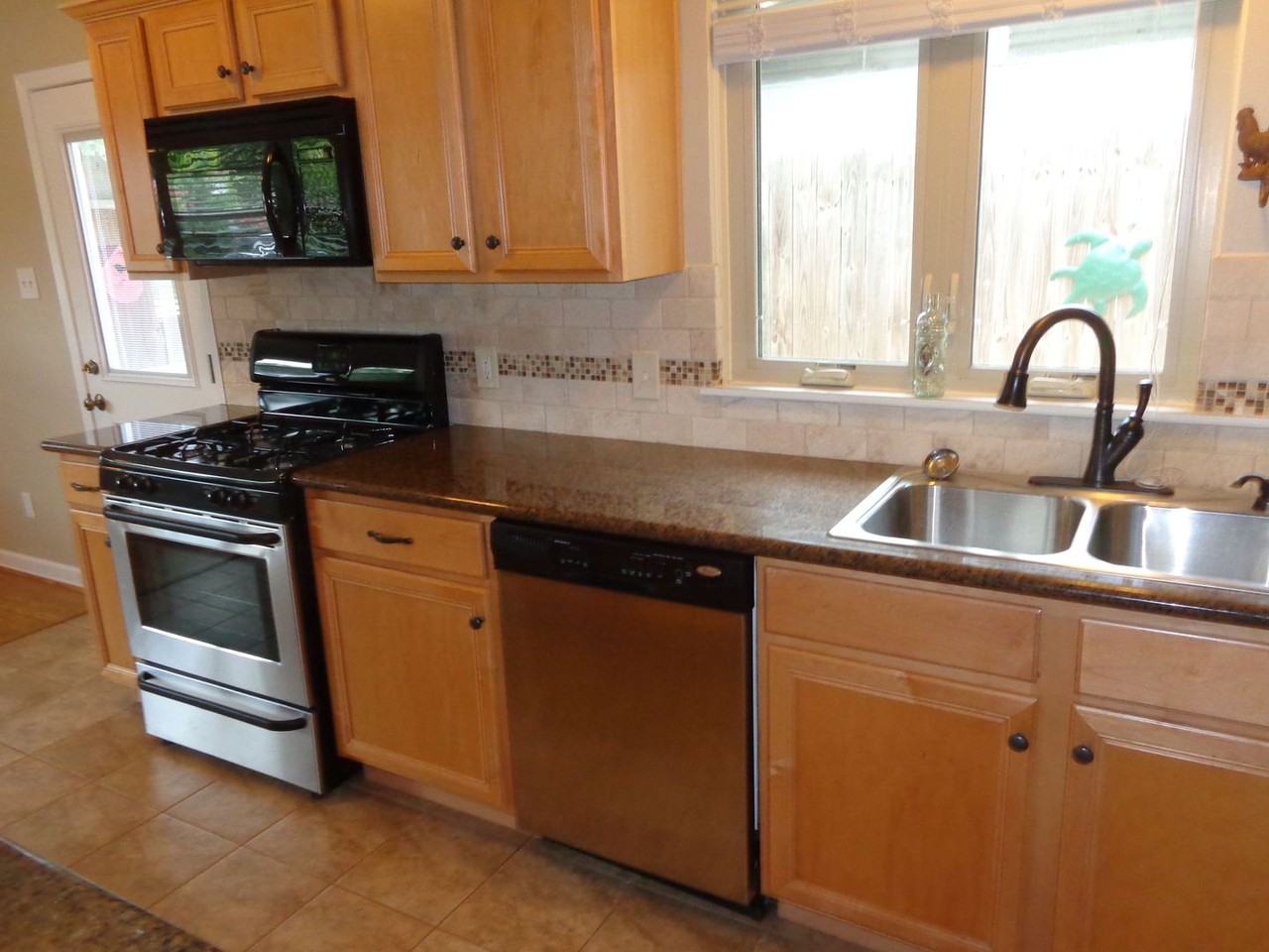 1551 Hewitt Dr - Photo 7 of 14