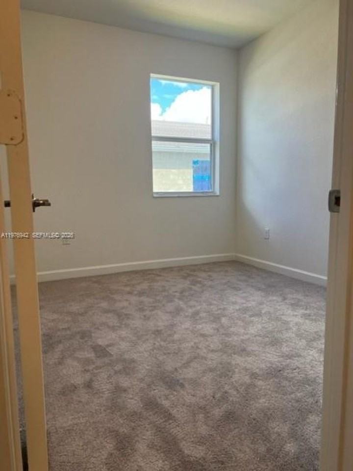 2608 Se 11th St - Photo 6 of 11