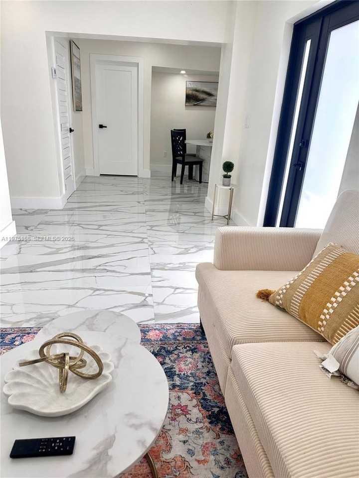 237 Ne 110th Ter - Photo 2 of 12