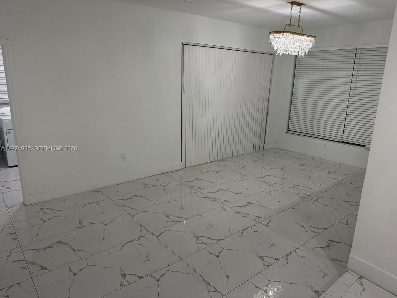345 Sw 49th Ave - Photo 4 of 12