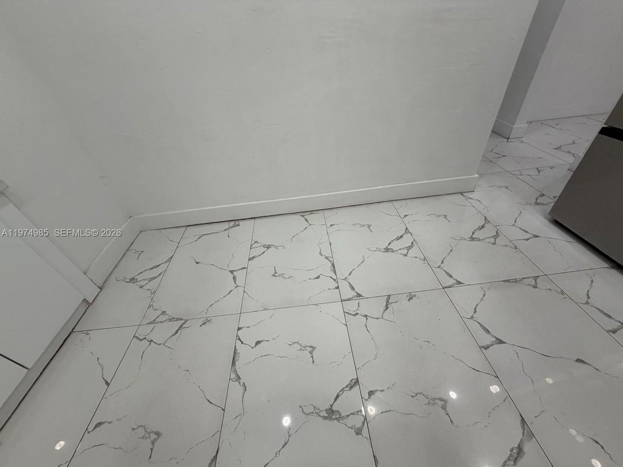 345 Sw 49th Ave - Photo 6 of 12