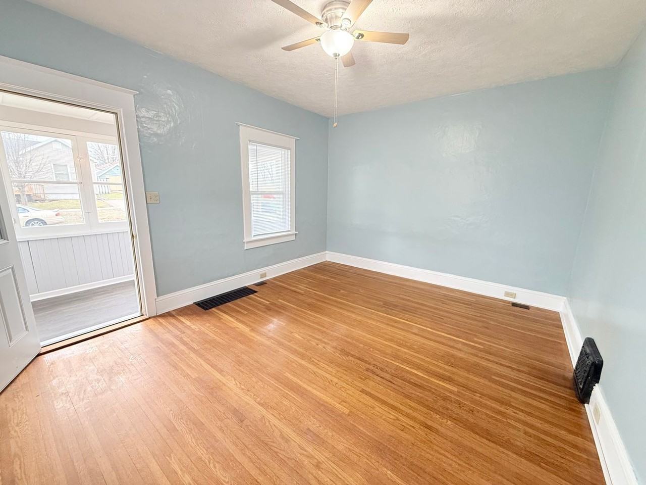 1313 W Walnut St - Photo 7 of 16