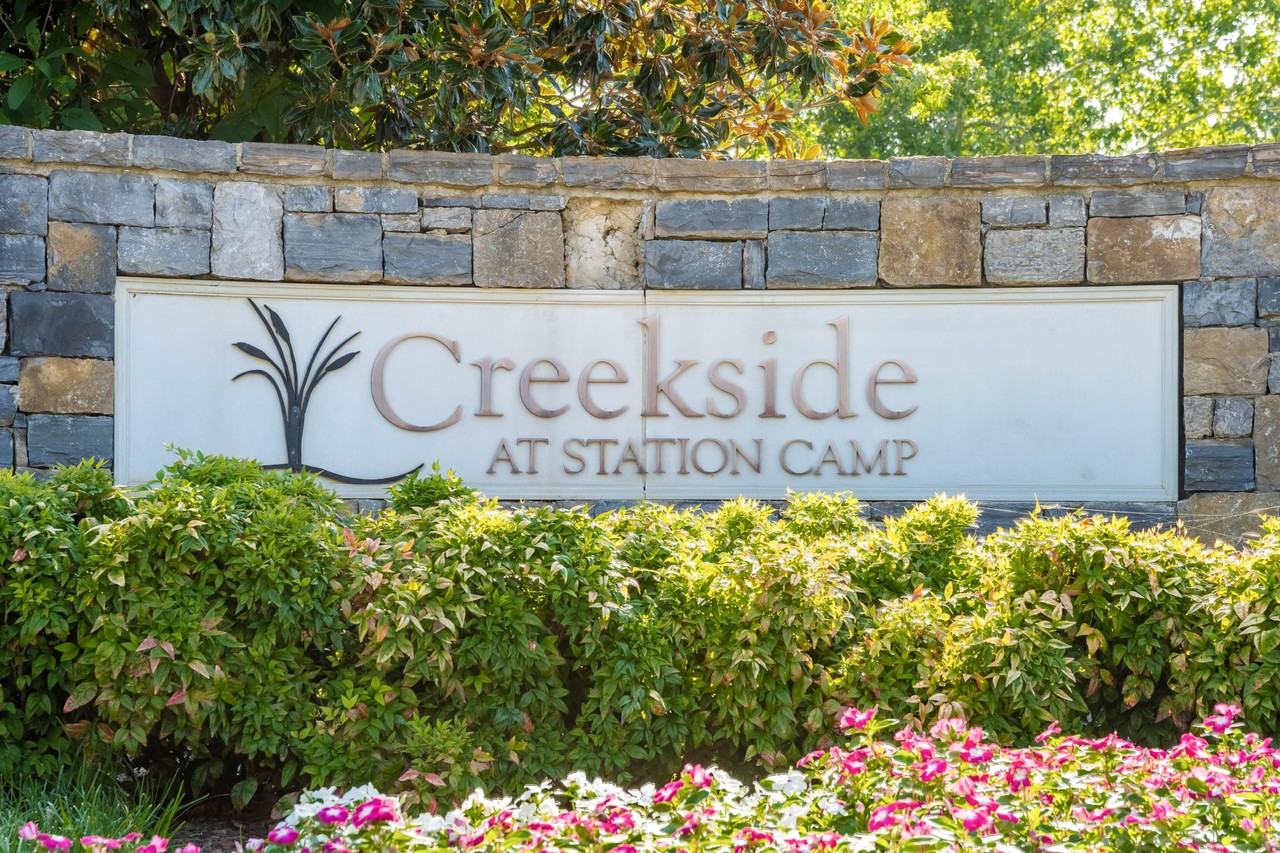 1001 Benwick Rd - Photo 2 of 18