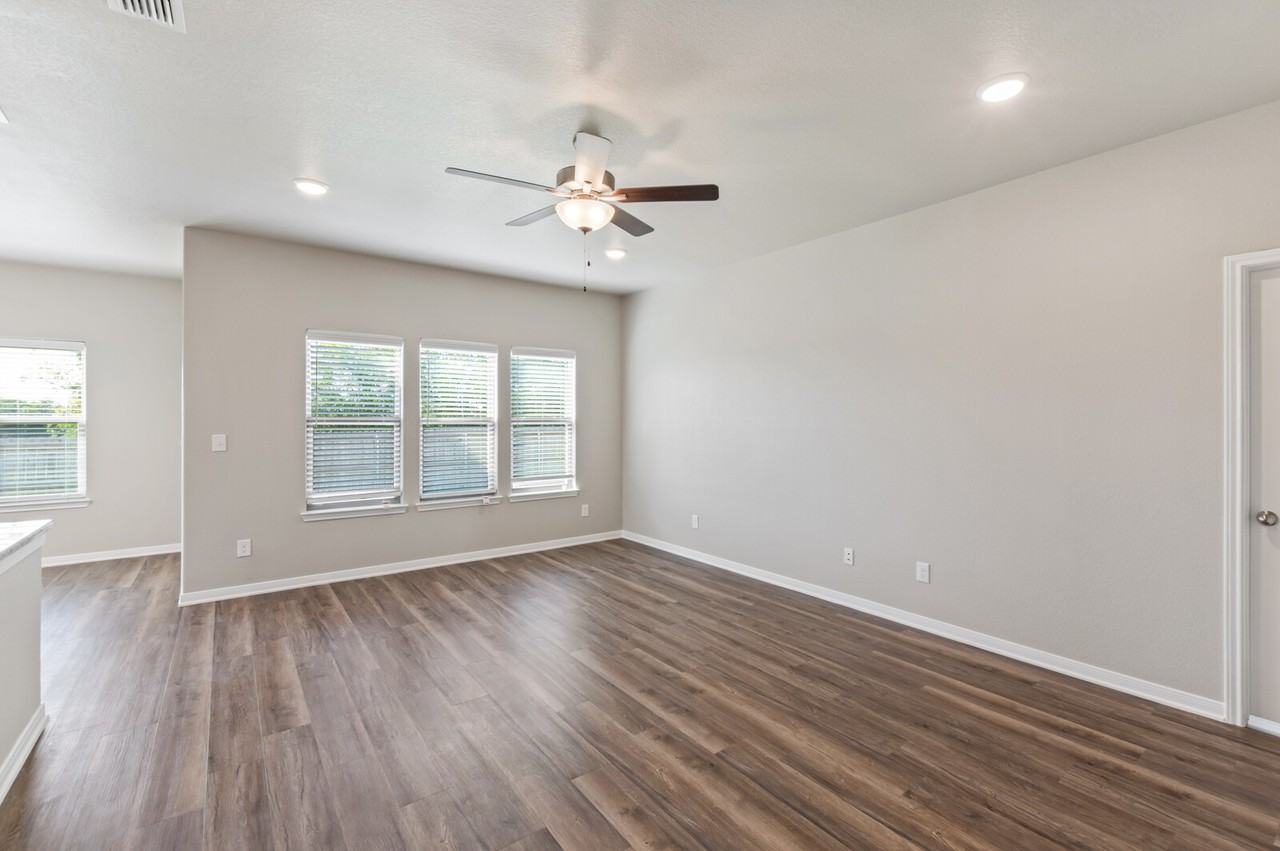 4710 Highmont Dr - Photo 5 of 24