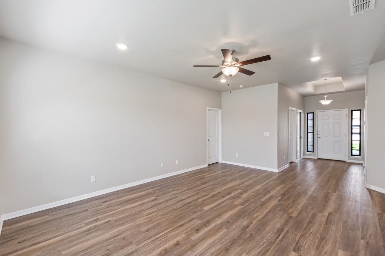 4710 Highmont Dr - Photo 6 of 24