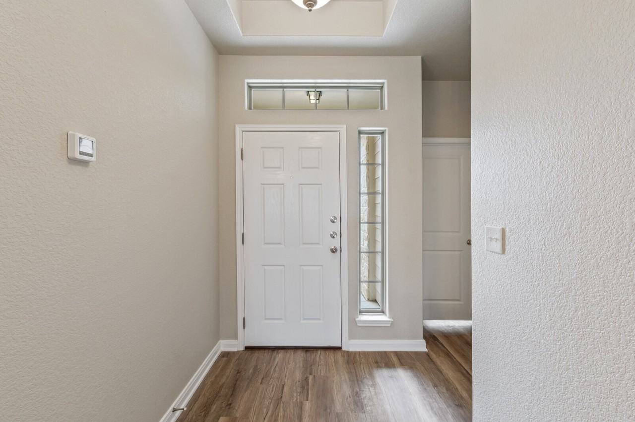 607 Parkfield Ln - Photo 3 of 25