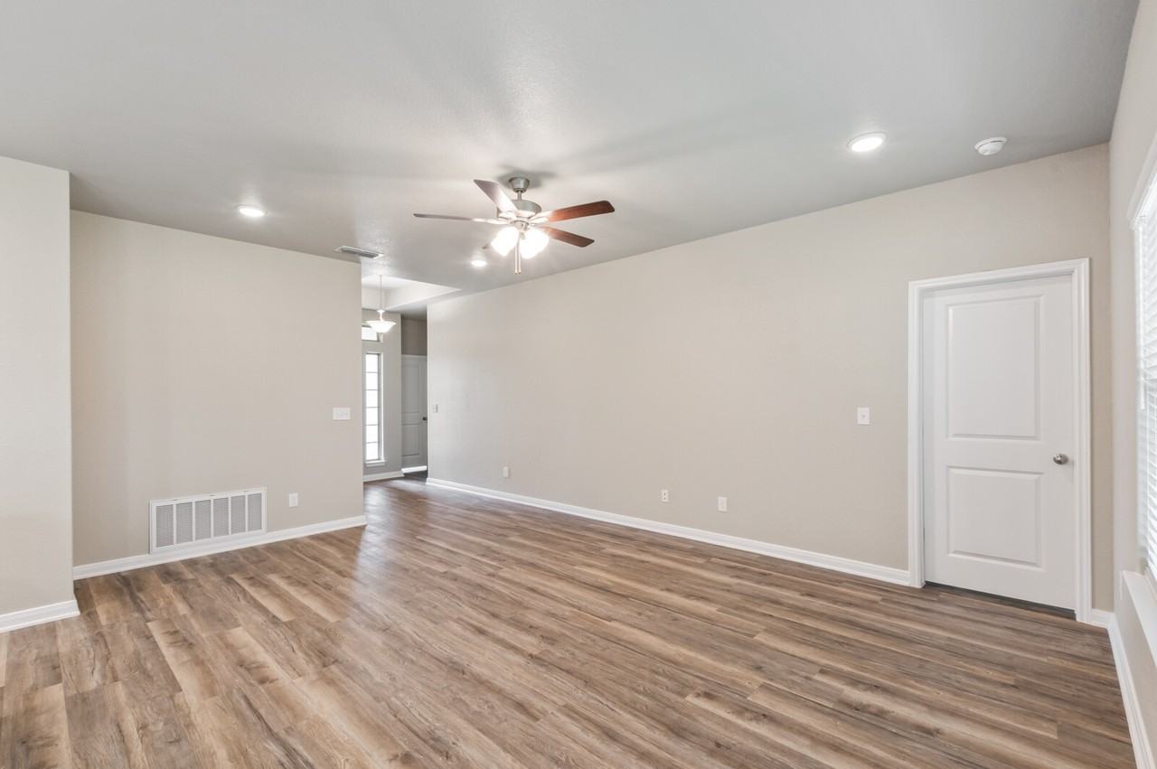 607 Parkfield Ln - Photo 6 of 25