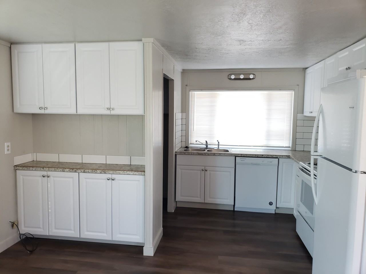 121 Teakwood St - Photo 7 of 25