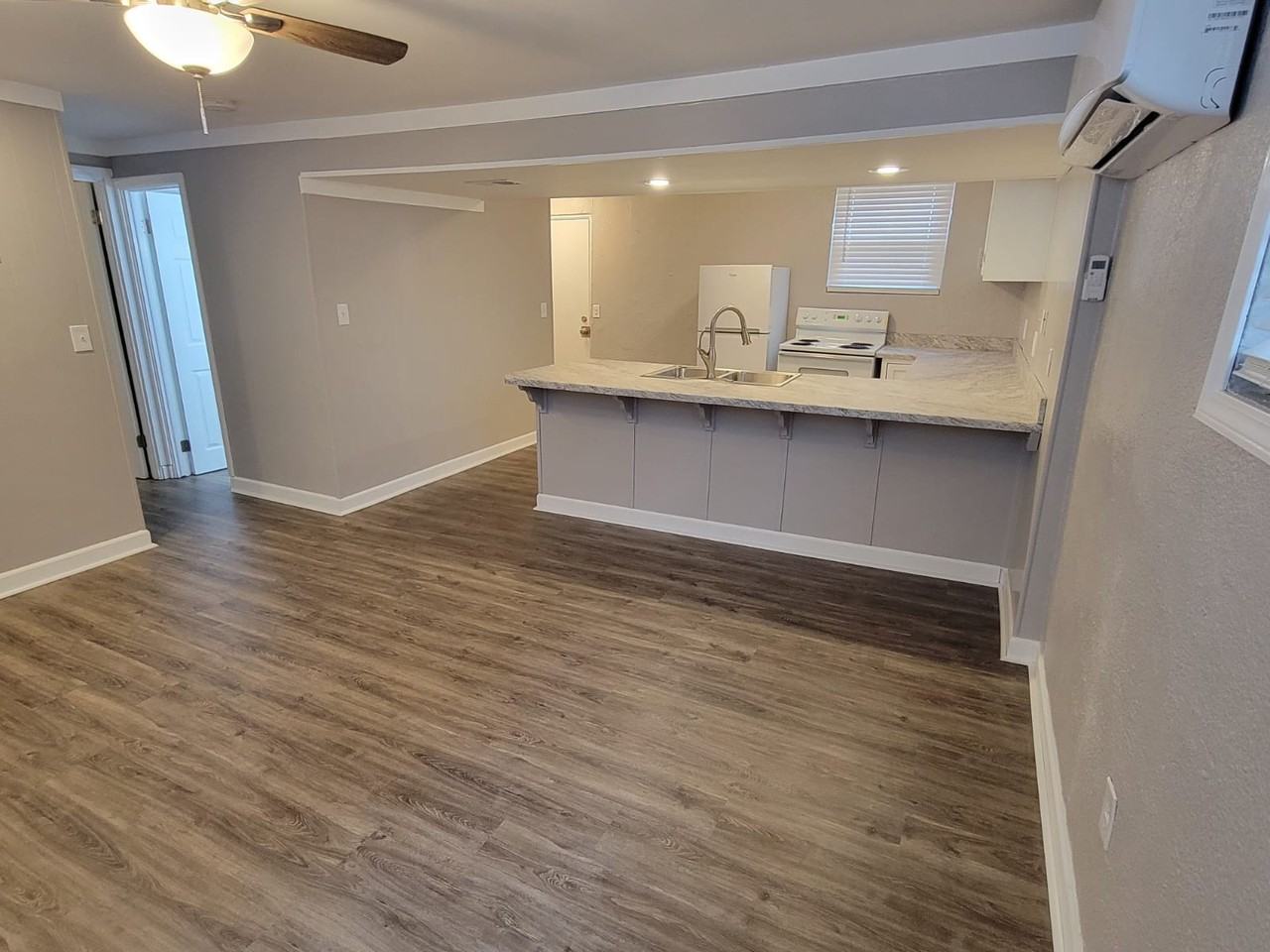 812 W 25th St #4 - Photo 3 of 12