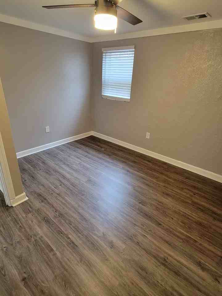 812 W 25th St #4 - Photo 6 of 12