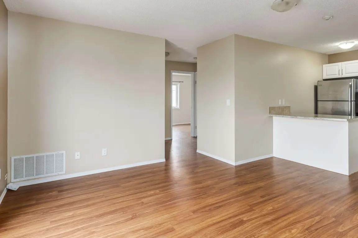 Oxford Apartments - Photo 7 of 21