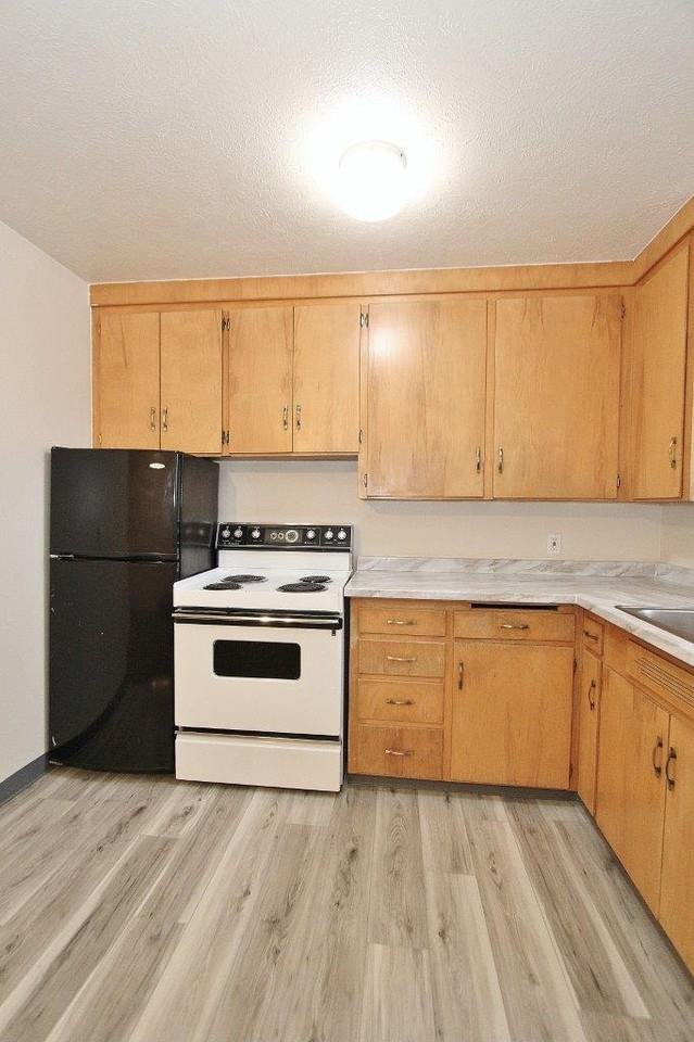 419 Ne 3rd St - Photo 2 of 19