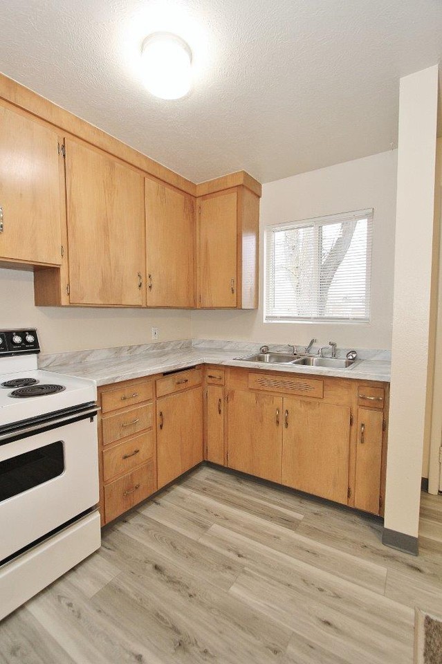 419 Ne 3rd St - Photo 5 of 19