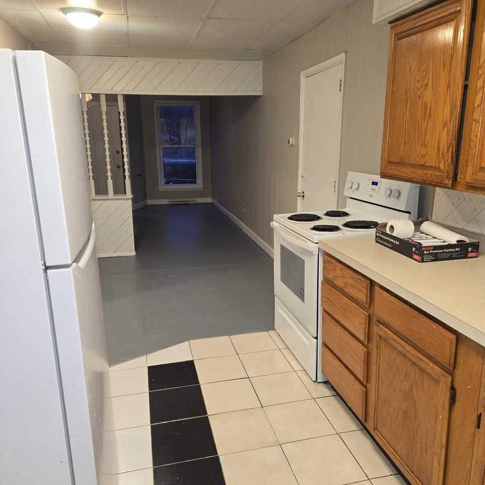 55 W Parkwood Ave #3-57 - Photo 6 of 14