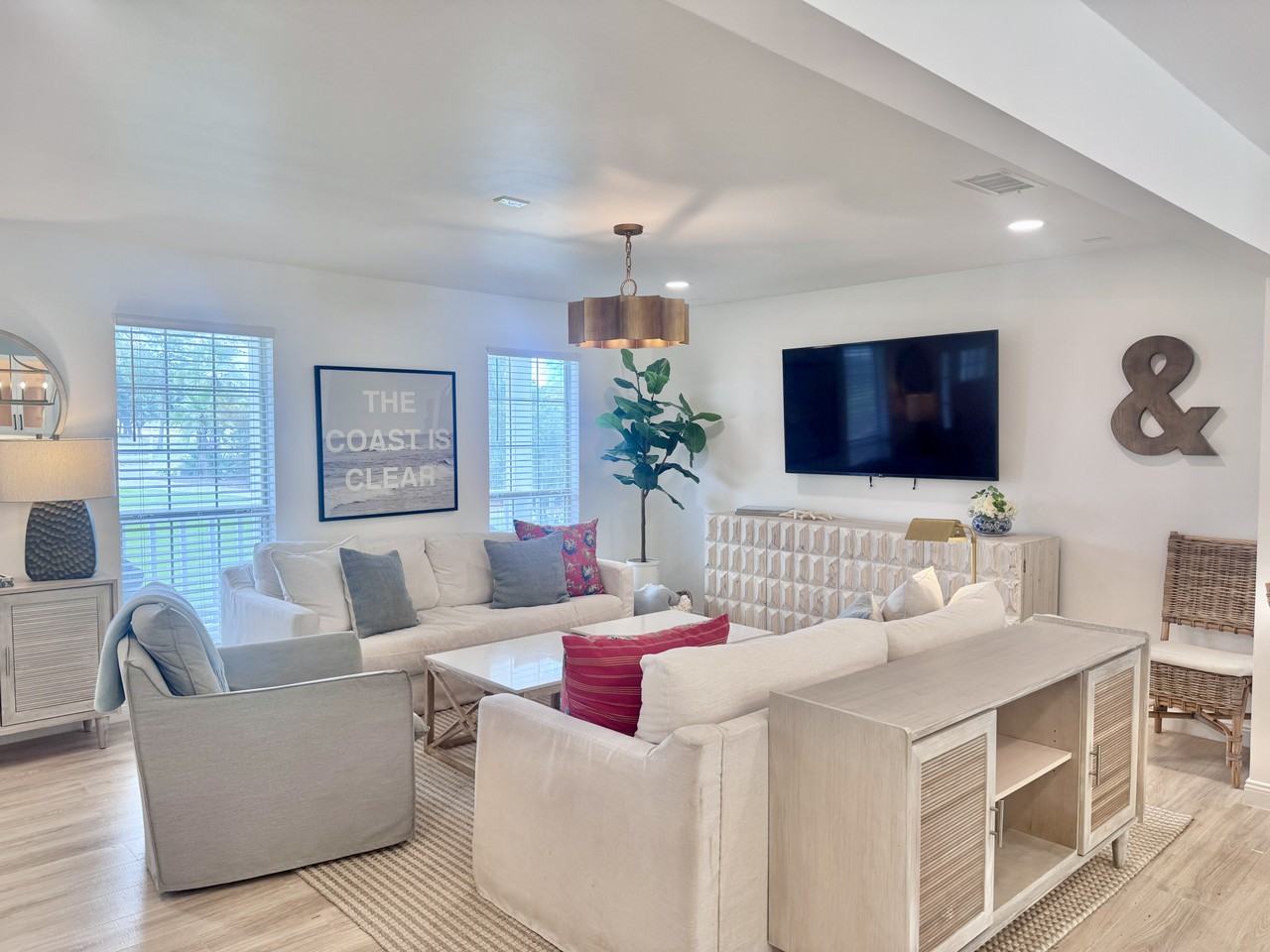 493 Golf Club Dr - Photo 3 of 42