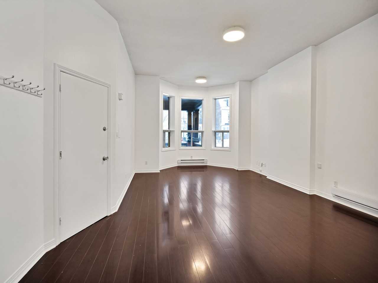 3 Spencer Ave - Photo 4 of 22