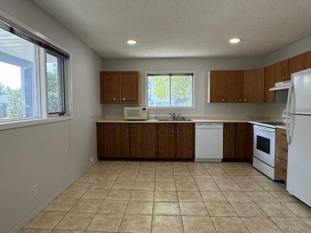 3340 Glenbrook - Photo 7 of 19