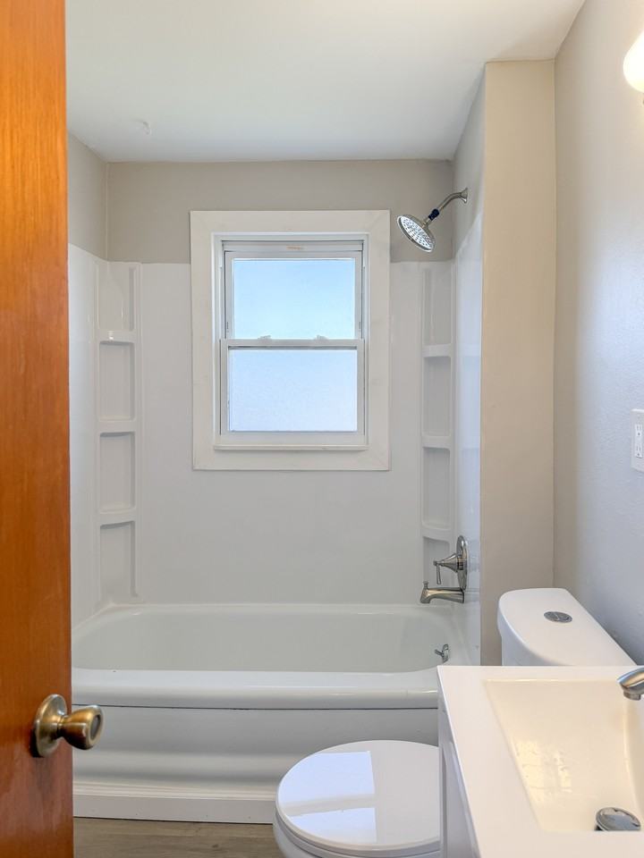 1614 Maine Ave - Photo 3 of 28