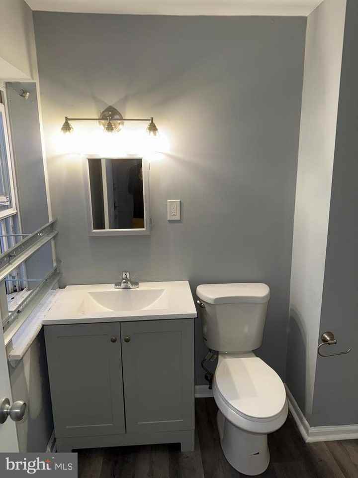 Argyle Ave - Photo 2 of 10