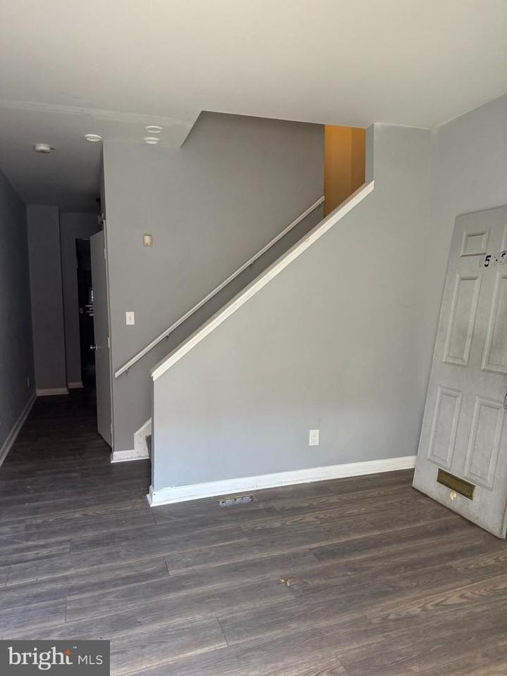 Argyle Ave - Photo 5 of 10