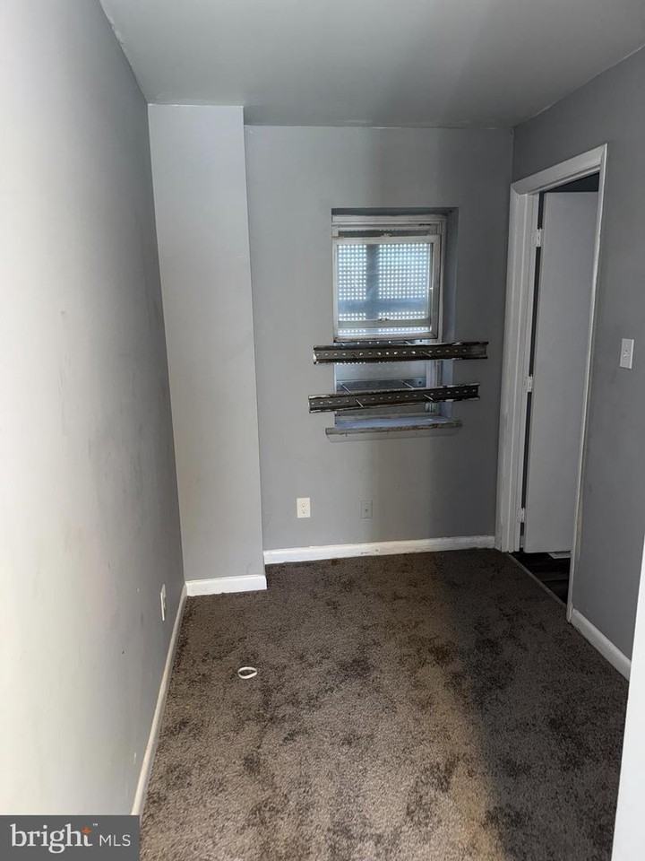 Argyle Ave - Photo 7 of 10