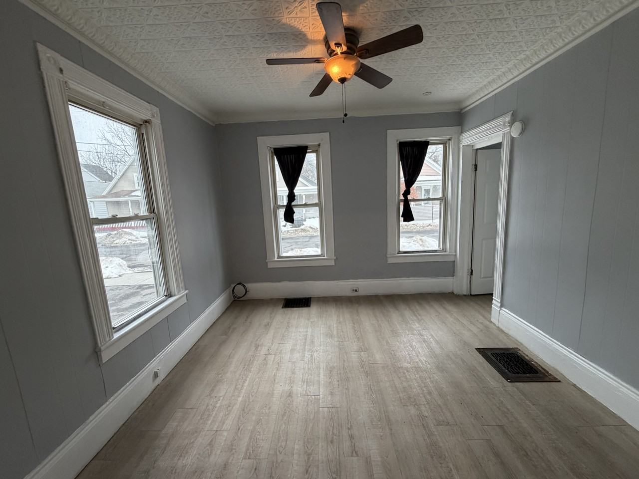 121 Schiller Ave #1 - Photo 5 of 8