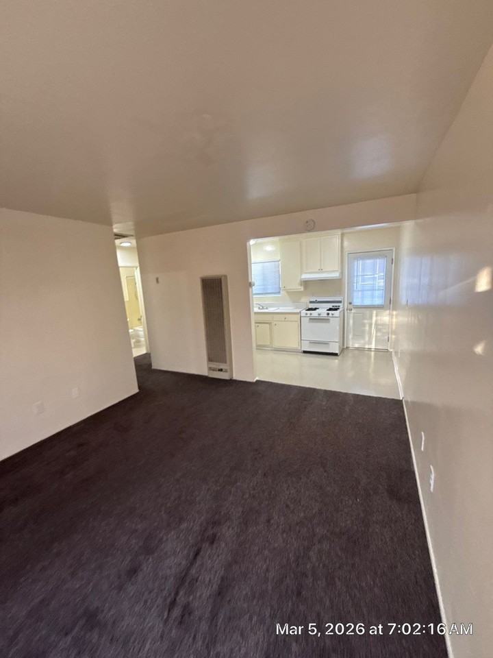 955 W C St #955C - Photo 4 of 9