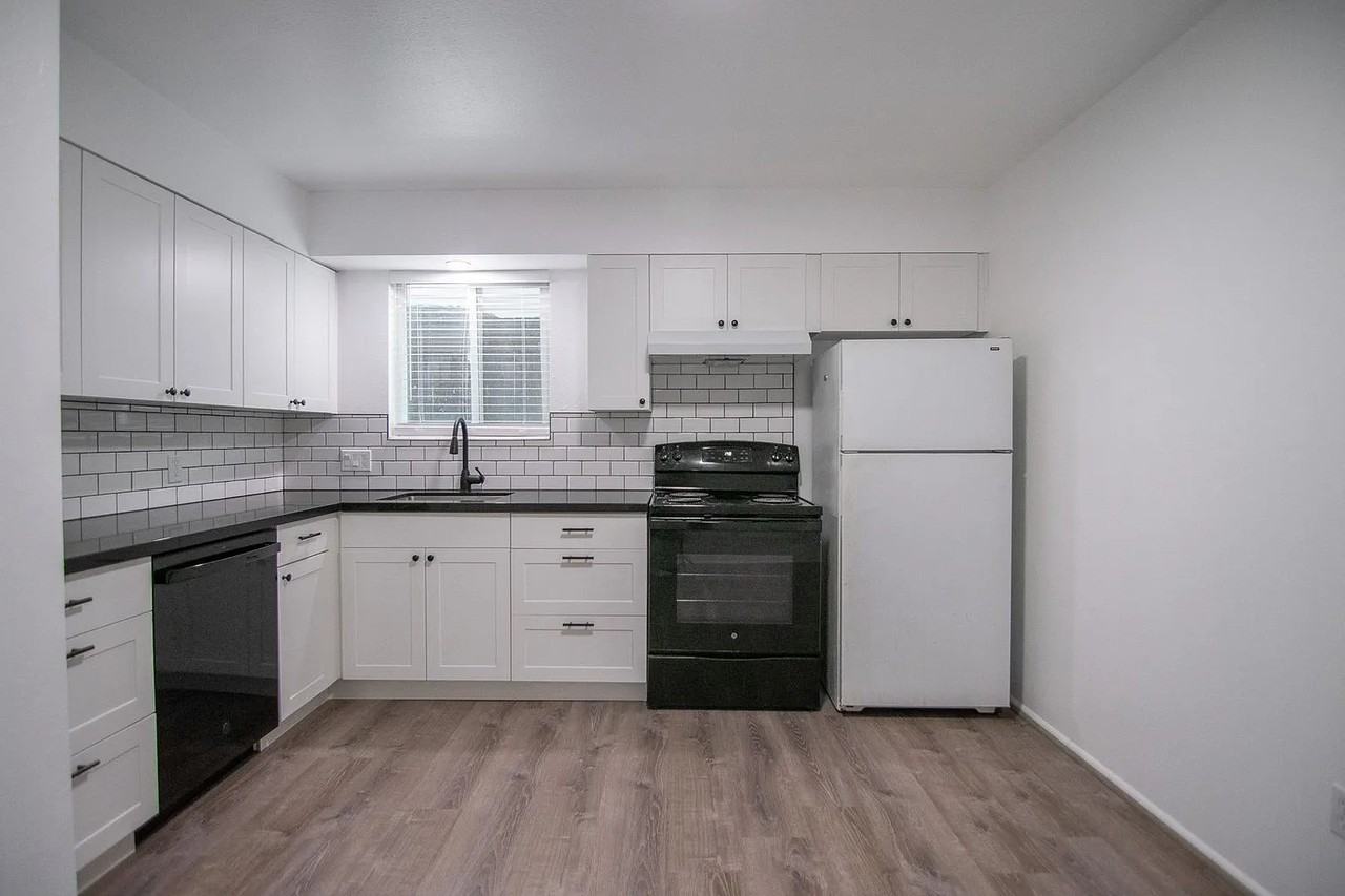 361 E Park Creeke Ln #C - Photo 3 of 11