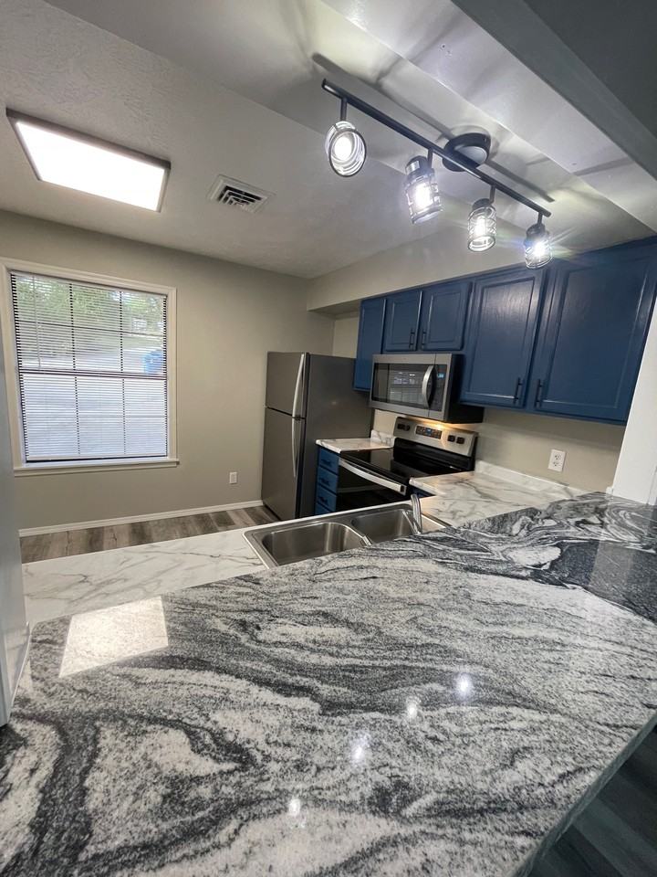 179 Calvin Way Cir #A - Photo 2 of 11