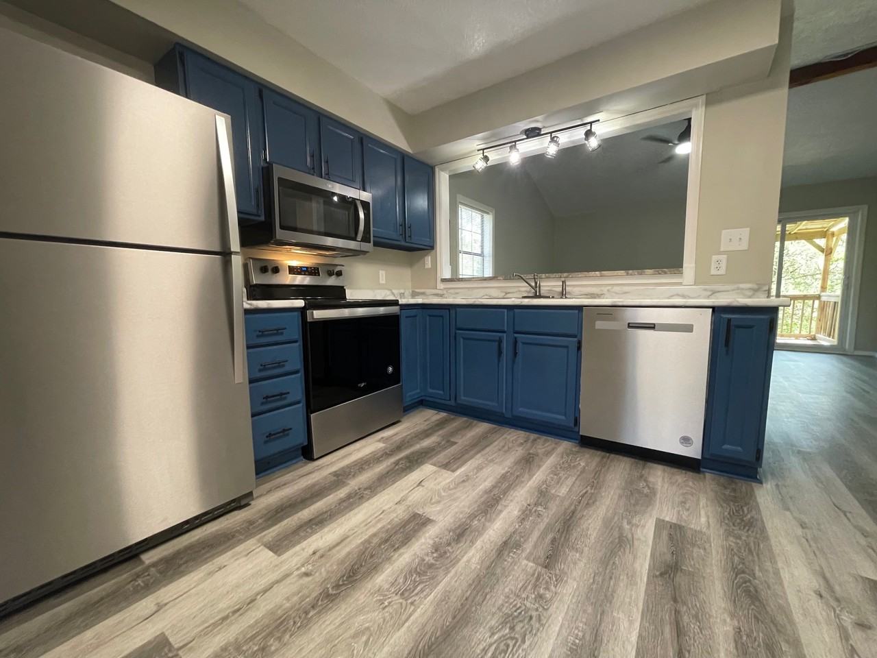 179 Calvin Way Cir #A - Photo 3 of 11