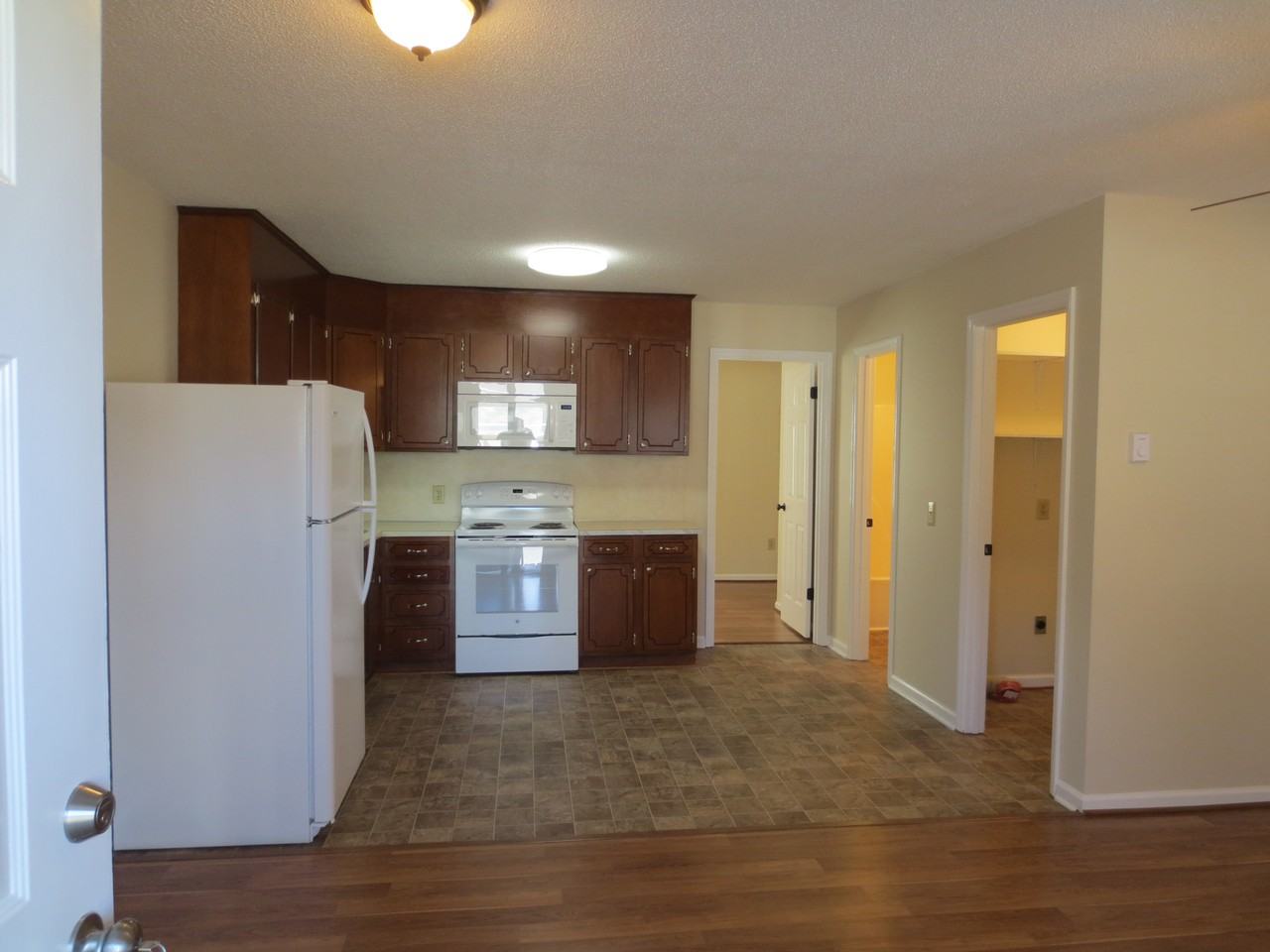 720 Kincaid Cir #6 - Photo 3 of 6