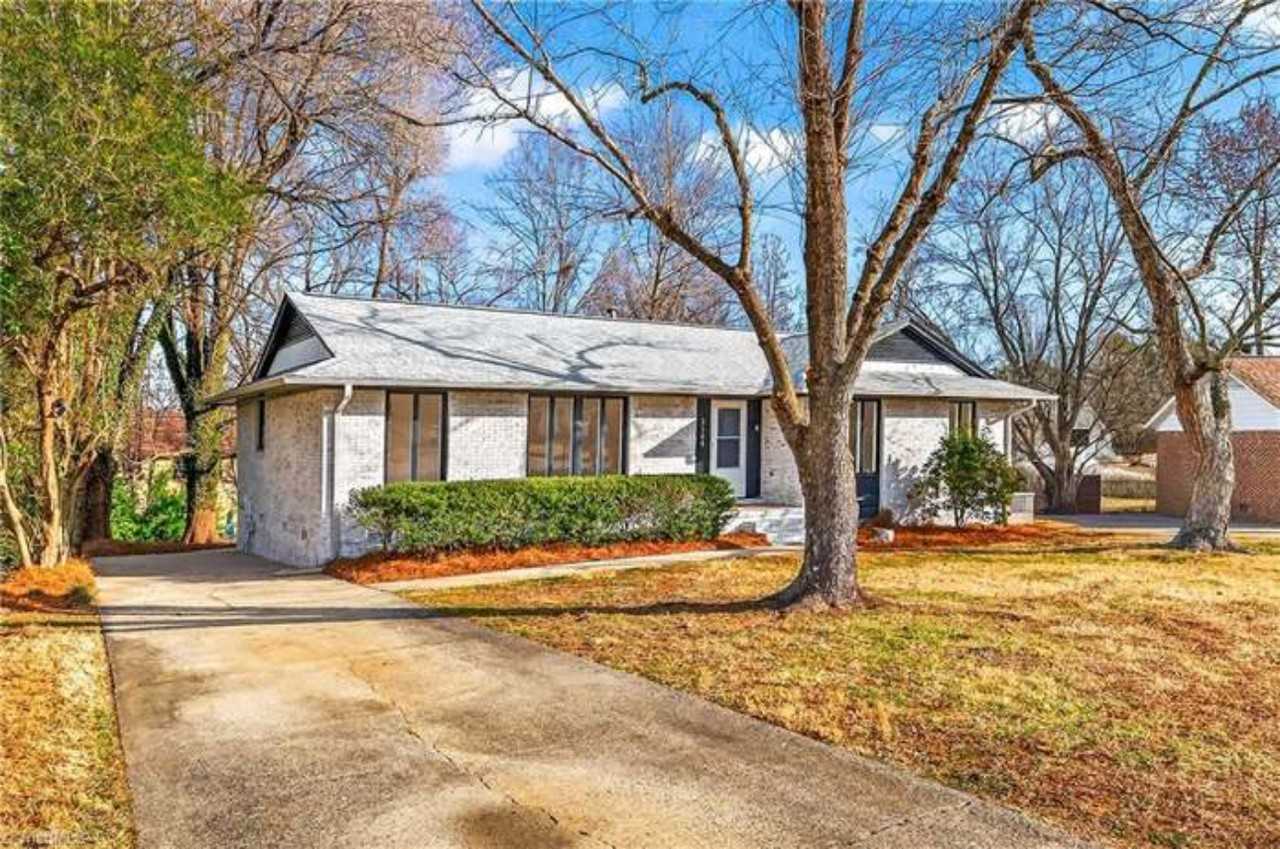 2204 Dulaire Rd - Photo 2 of 12