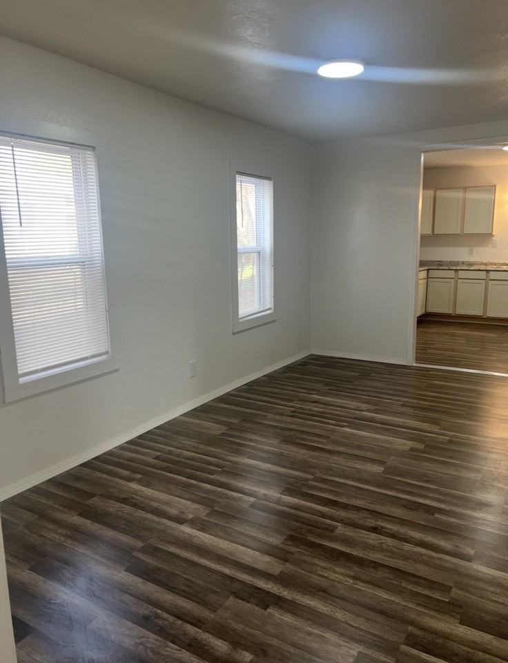 120 N 8th Ave - Photo 3 of 12