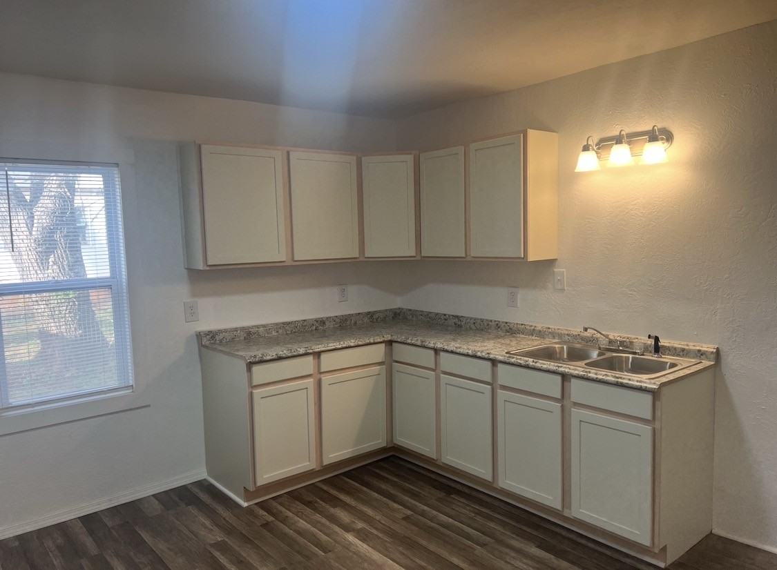 120 N 8th Ave - Photo 4 of 12