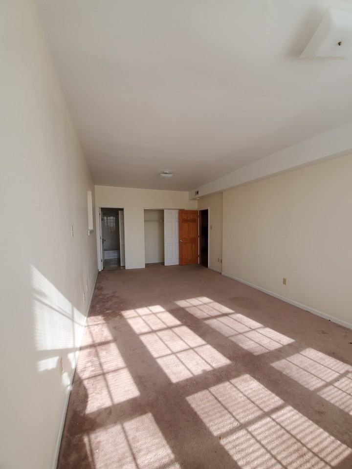 5788 Pershing Ave #2W - Photo 6 of 9