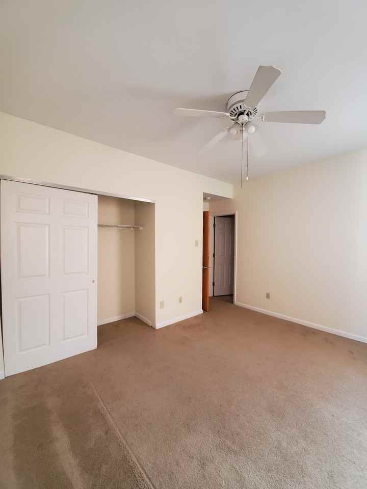 5788 Pershing Ave #2W - Photo 7 of 9