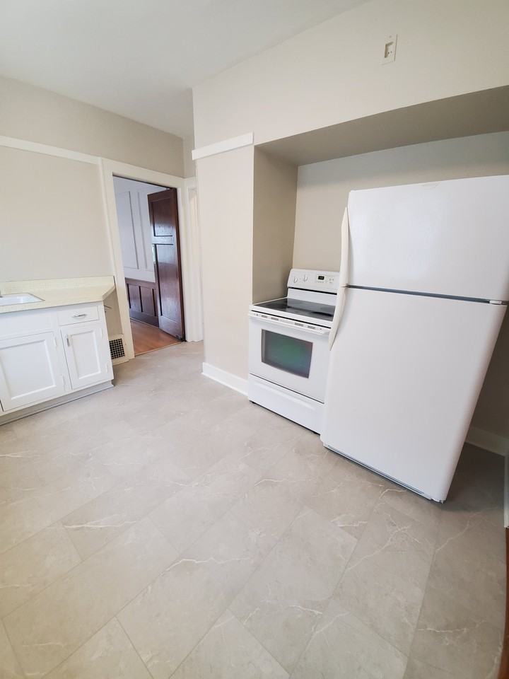 2240 N 62nd St #2240UPPER - Photo 4 of 16