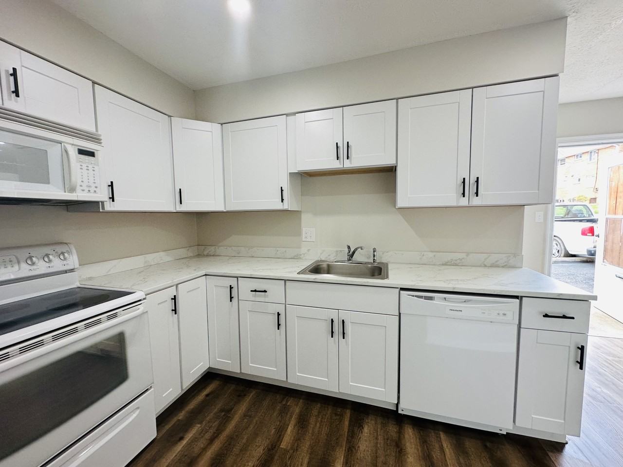 1710 Ivy St #136 - Photo 2 of 8