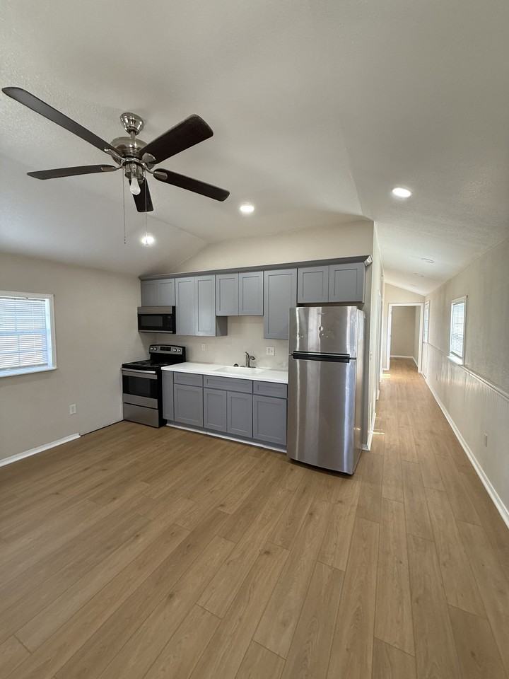 19 Aspen Cir #1 - Photo 4 of 11