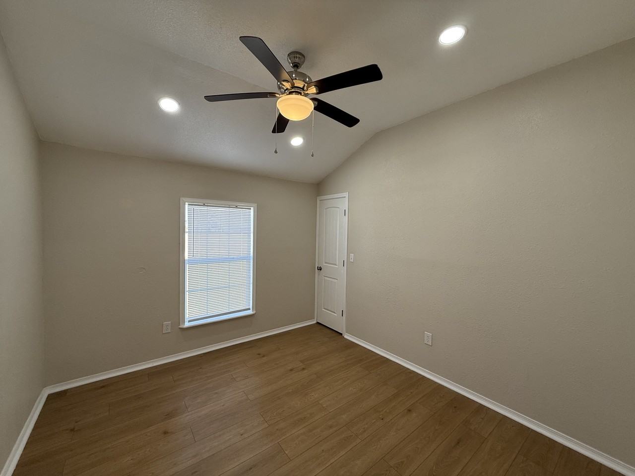 19 Aspen Cir #1 - Photo 6 of 11