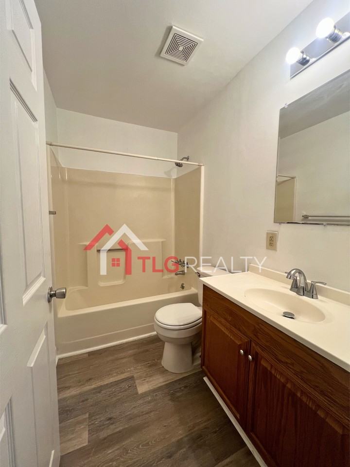 414 N Railroad Es St #414 - Photo 7 of 8