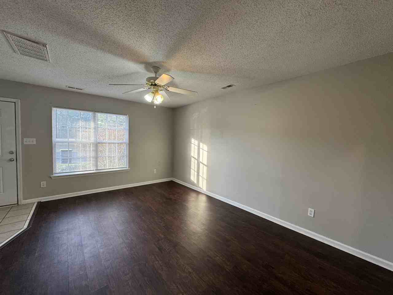 364 Hunting Green Dr #1 - Photo 3 of 6