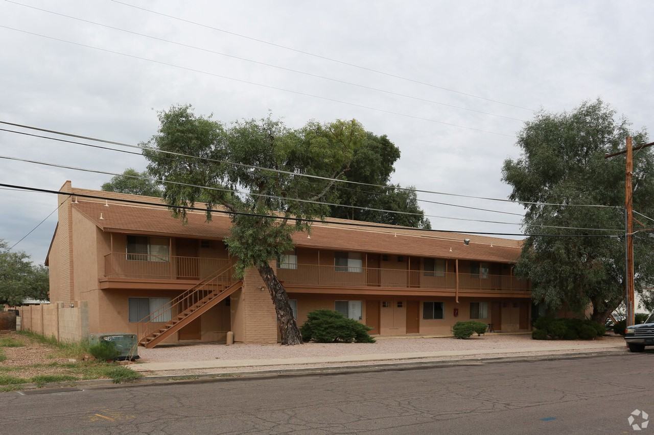 Jerrie Street Apartments - Photo 3 of 4