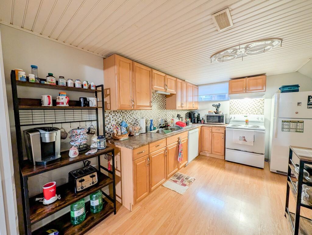 85 Mildred Ave - Photo 5 of 16