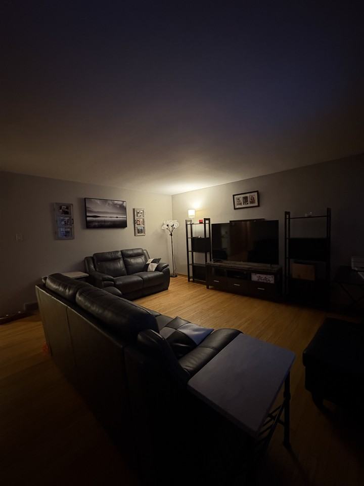 789 Parkhill St - Photo 2 of 9