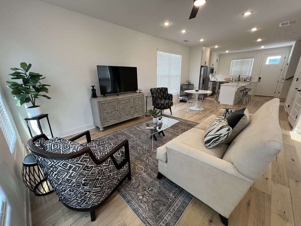 1326 S Van Buren Ave #1 - Photo 4 of 11