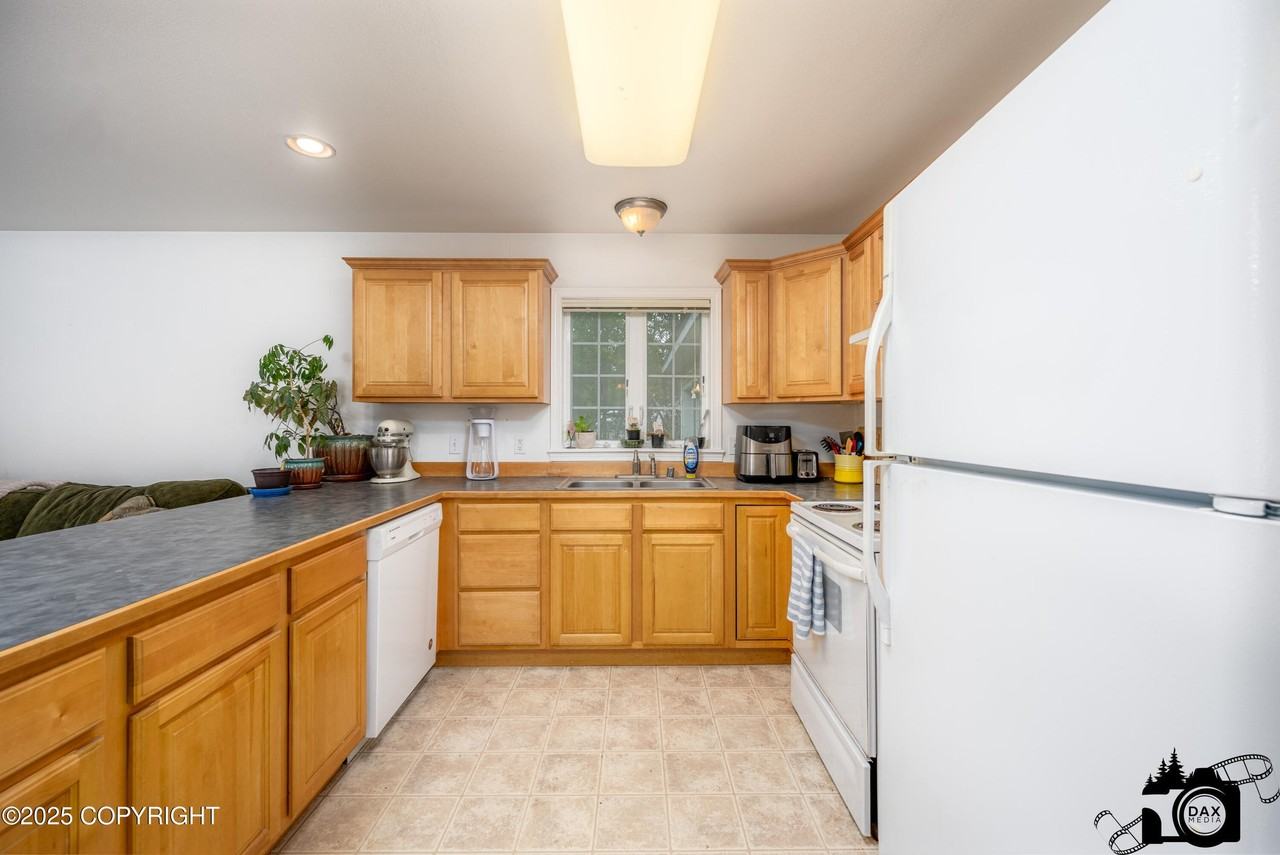 500 W Roy Rd #2 - Photo 3 of 10