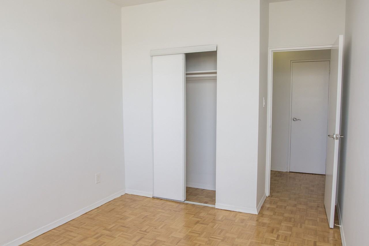 Blenheim Court Apartments - Photo 4 of 6