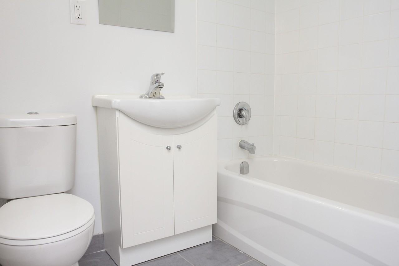 Blenheim Court Apartments - Photo 5 of 6